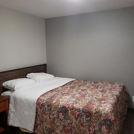 Parkrose Inn And Suites ポートランド エクステリア 写真