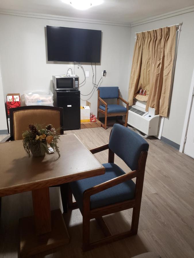 Parkrose Inn And Suites ポートランド エクステリア 写真